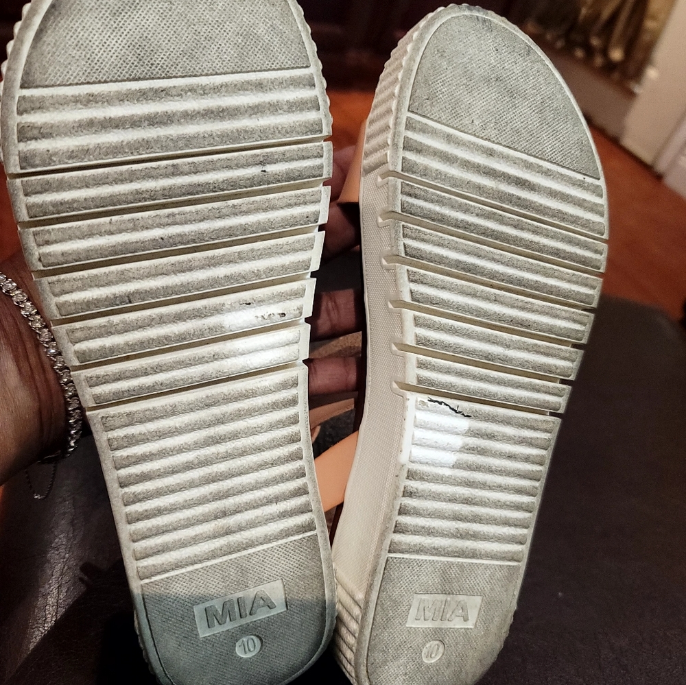 Sandles - Picture 2 of 4
